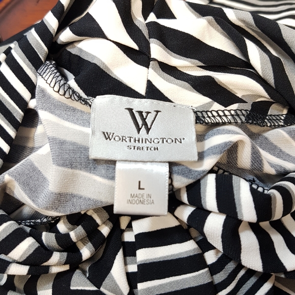 Black, grey and white, vintage blouse. - Picture 5 of 6